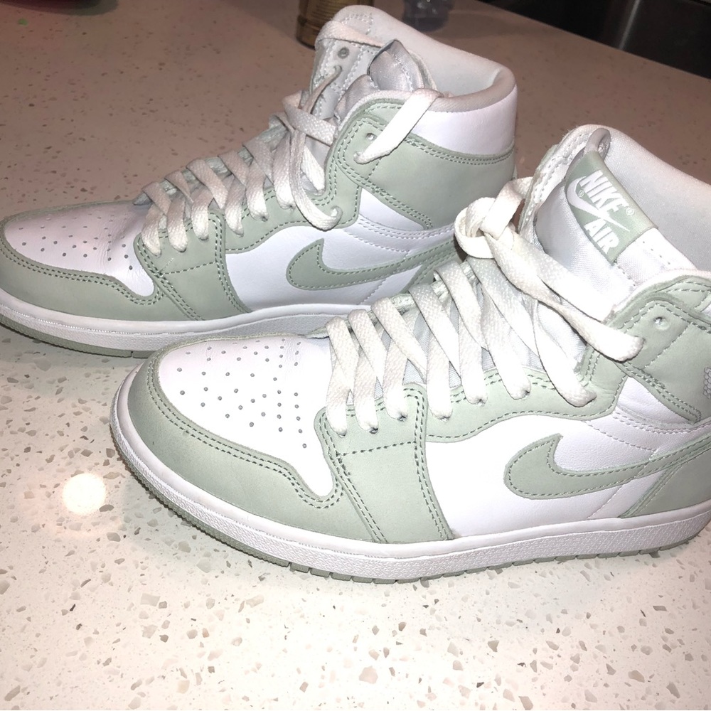 WMNS 7.5 Seafoam/Wht- Air Jordan 1 High Top OGs W/ HealingOrange & Seafoam Laces